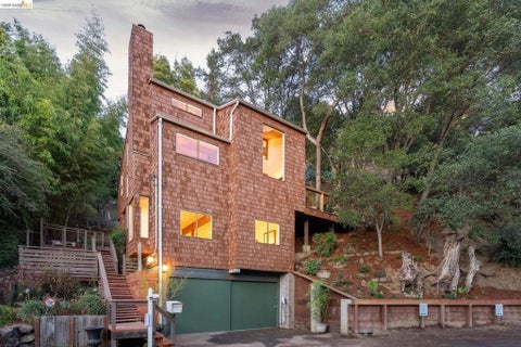 Photo of 318 Capricorn Ave AVE, Oakland, CA 94611 (MLS # 41152544)