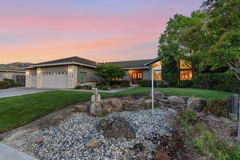 Photo of 1290 Sonnys Way, Hollister, CA 95023 (MLS # ML82045090)