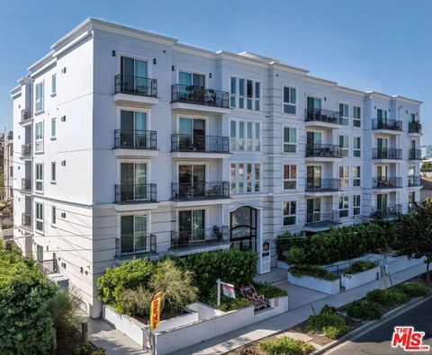 Photo of 1237 S Holt Avenue #506, Los Angeles, CA 90035 (MLS # 25616239)