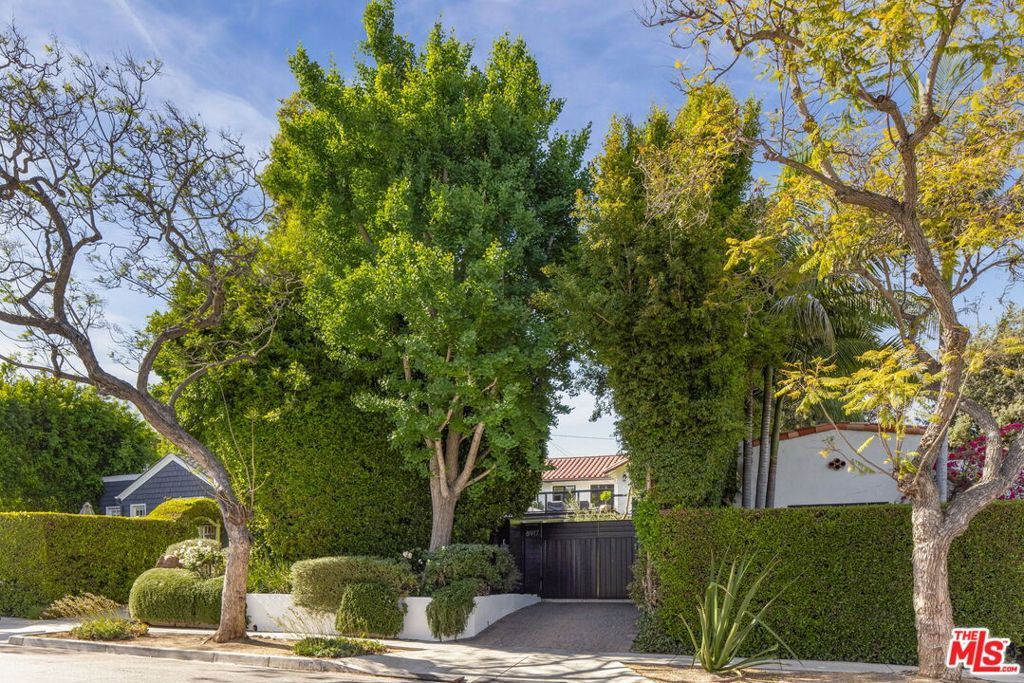 Photo of 8917 Dorrington Avenue, West Hollywood, CA 90048 (MLS # 26653261)