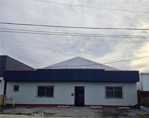 Photo of 15532 Illinois Ave, Paramount, CA 90723 (MLS # DW26039154)