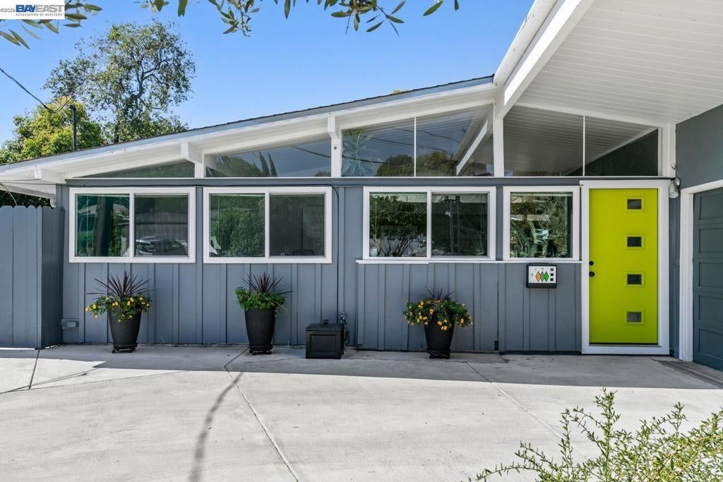Photo of 1992 Heaton Cir Cir, Concord, CA 94520 (MLS # 41147286)