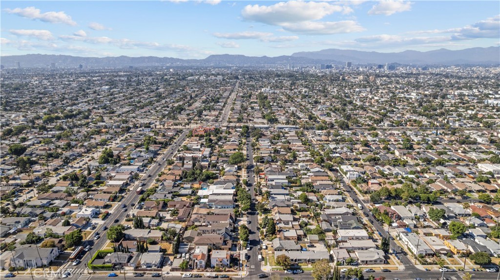 3887 S Van Ness Avenue