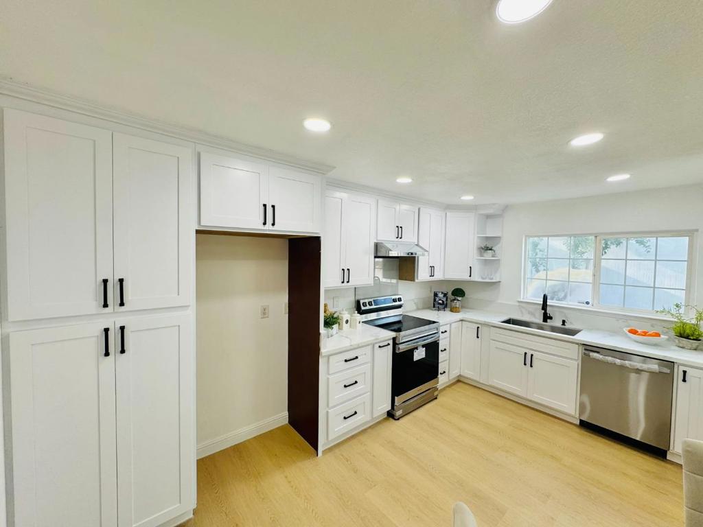 1213 Lightland Road