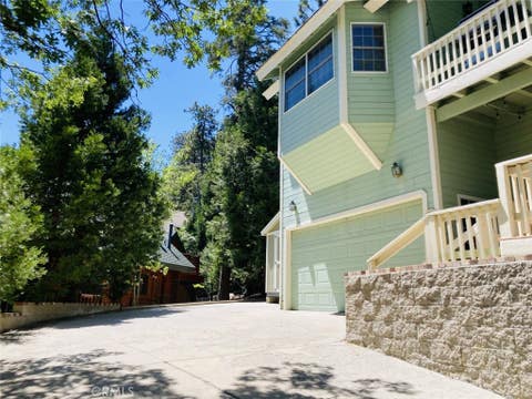 Photo of 264 Fairway DR, Lake Arrowhead, CA 92352 (MLS # IG26122055)