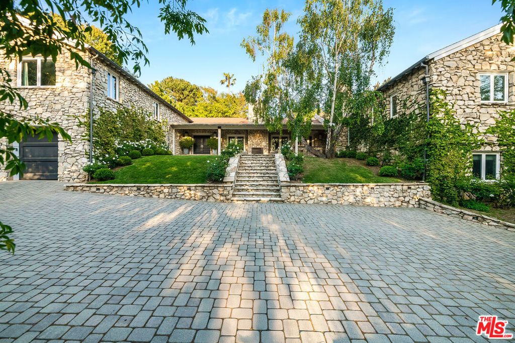 Photo of 422 Parkwood Drive, Los Angeles, CA 90077 (MLS # 25541743)