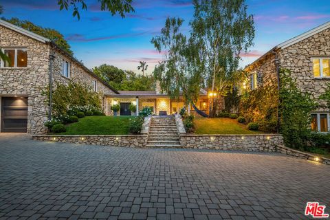 Photo of 422 Parkwood Drive, Los Angeles, CA 90077 (MLS # 25541743)