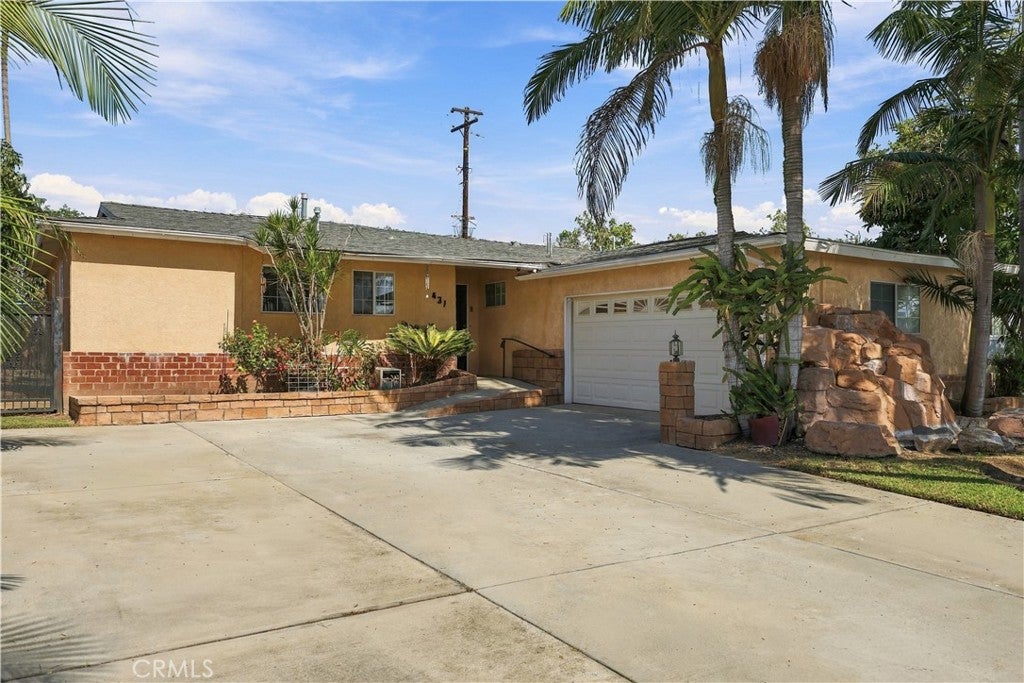 431 E Rosslynn