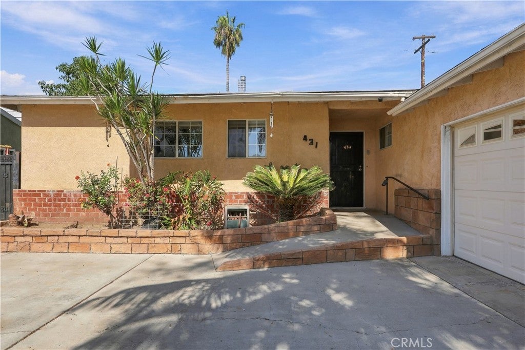 431 E Rosslynn