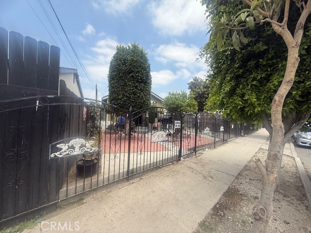 815 E 111th Place