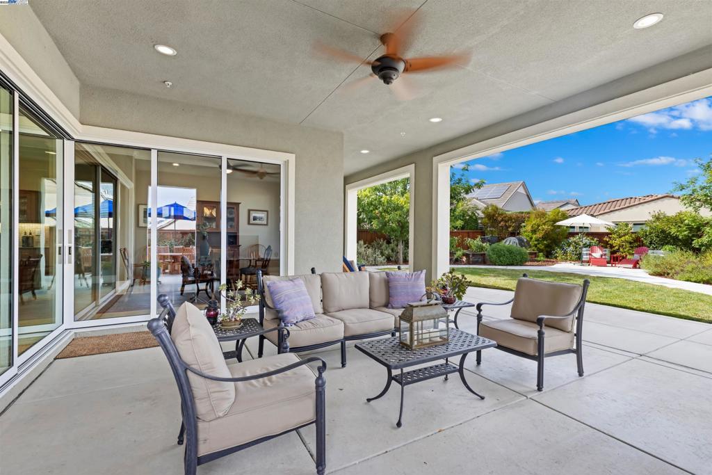 TRILOGY VINEYARDS - Residential