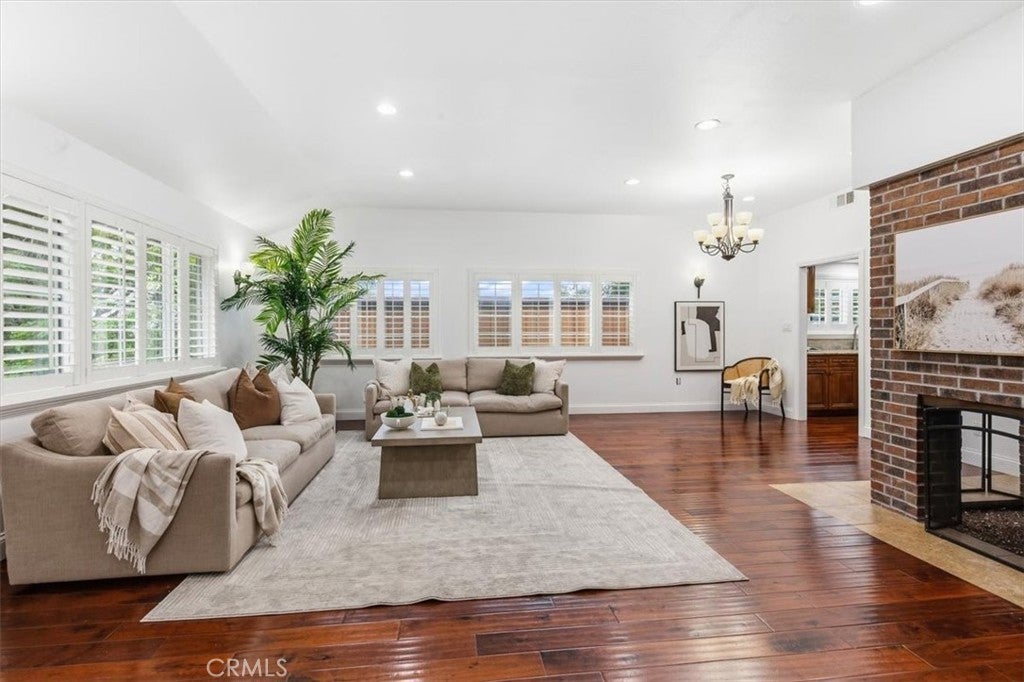 2339 Club Vista