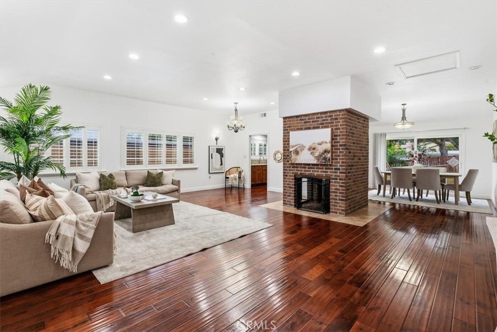 2339 Club Vista