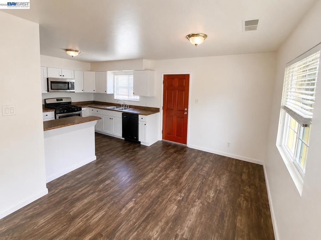 1307 Cathay Dr