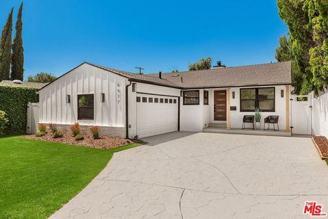 Photo of 5517 Noble Avenue, Sherman Oaks, CA 91411 (MLS # 26827723)