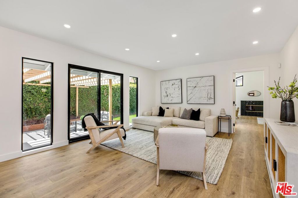 Photo of 5517 Noble Avenue, Sherman Oaks, CA 91411 (MLS # 26827723)