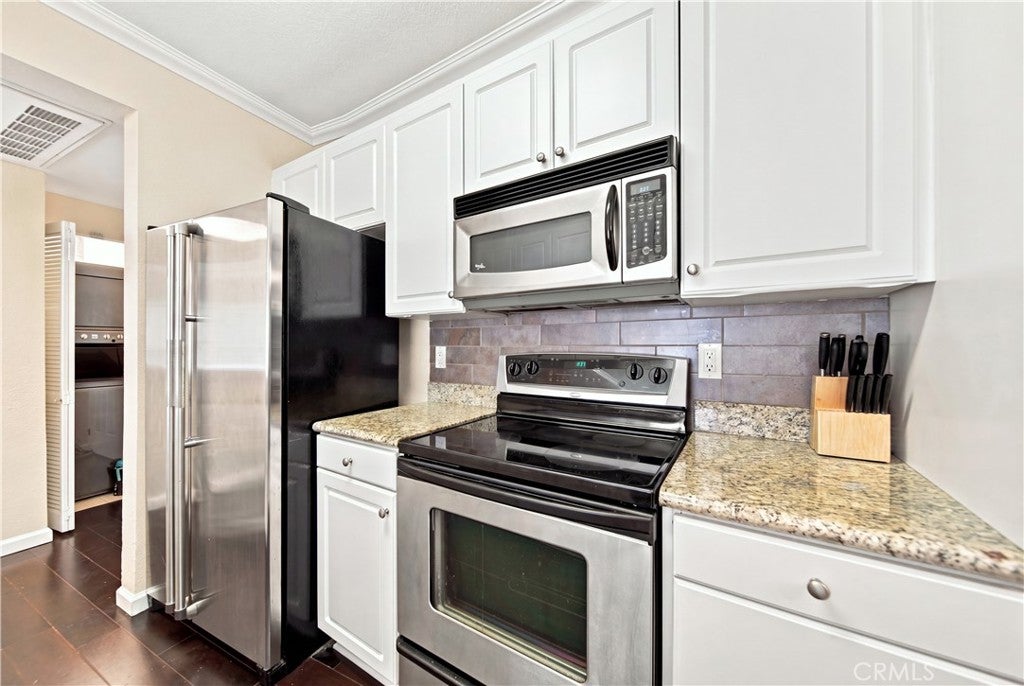 838 Pine 515