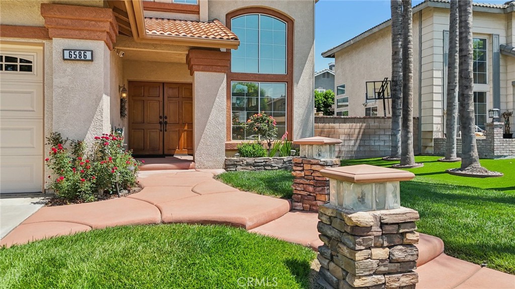 6586 Manzanita Court