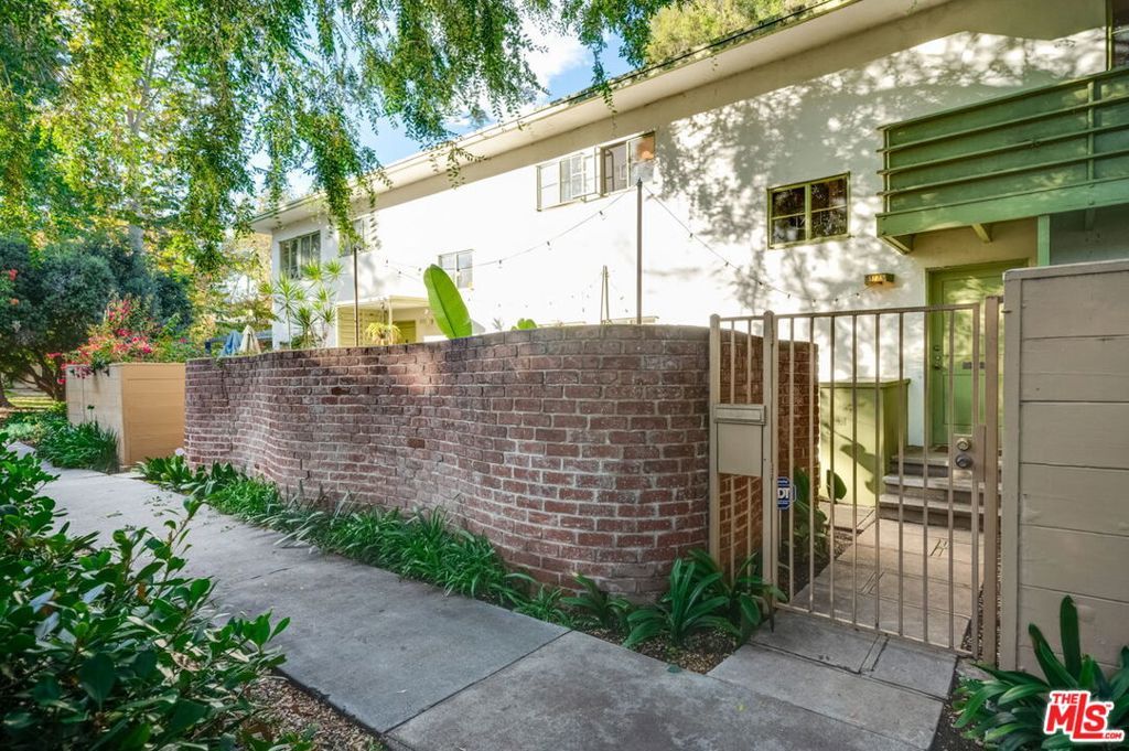Photo of 5172 1/2 Village Grn, Los Angeles, CA 90016 (MLS # 25610535)