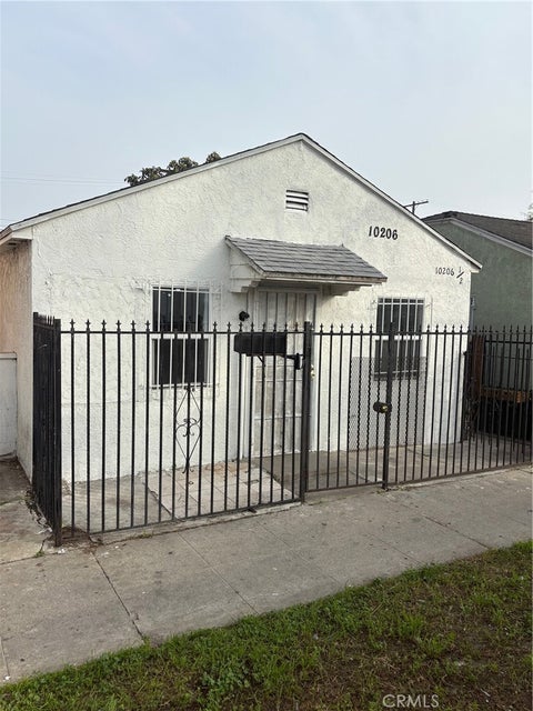 Photo of 10206 S Vermont Ave, Los Angeles, CA 90044 (MLS # WS26202703)