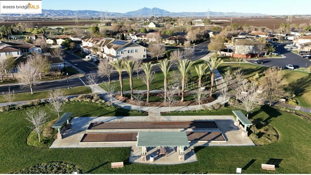 THE LAKES - Residential