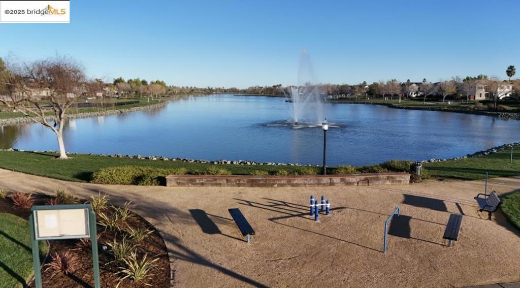 THE LAKES - Residential