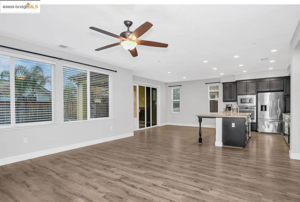 THE LAKES - Residential