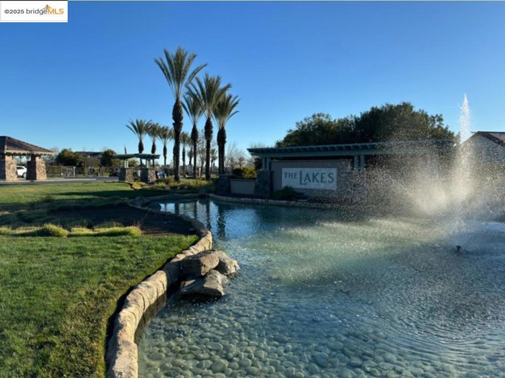 THE LAKES - Residential