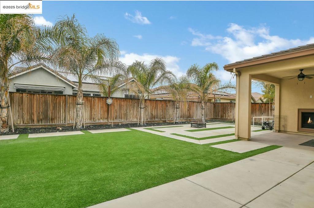 THE LAKES - Residential