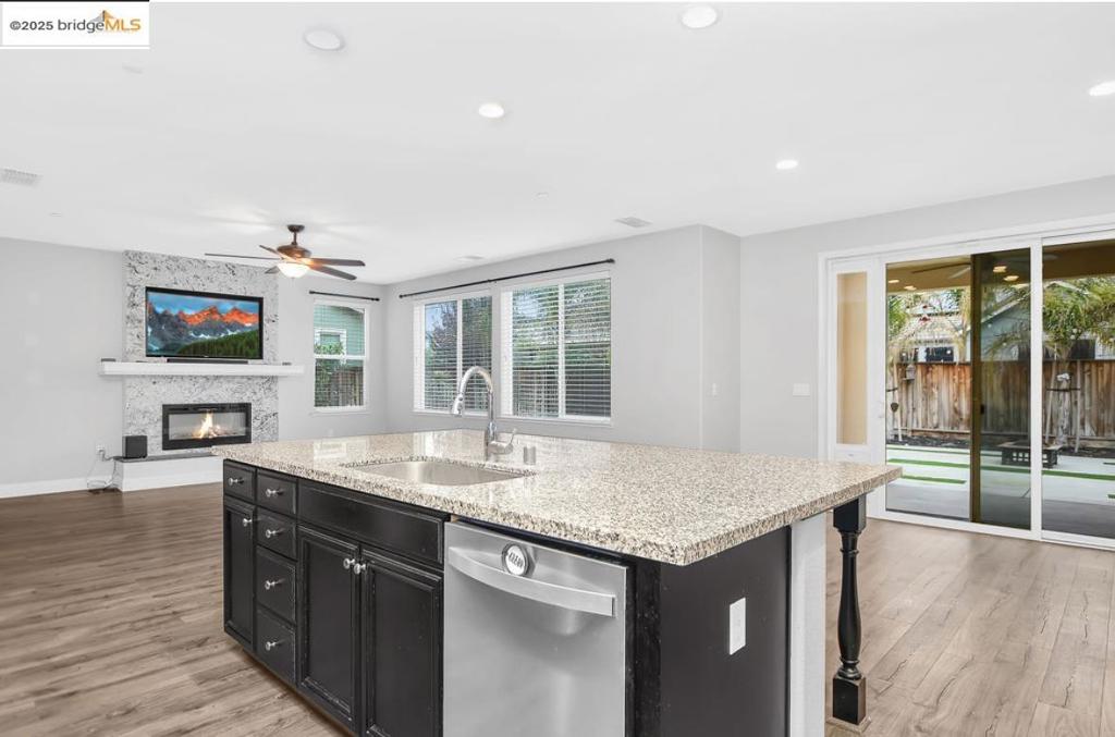 THE LAKES - Residential