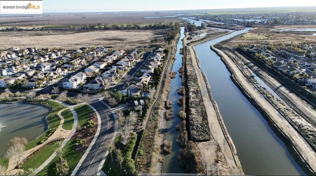 THE LAKES - Residential