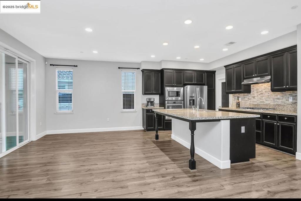 THE LAKES - Residential