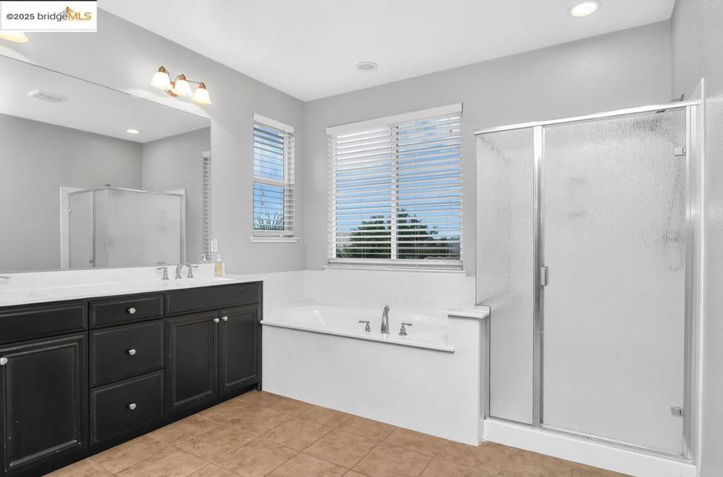 THE LAKES - Residential