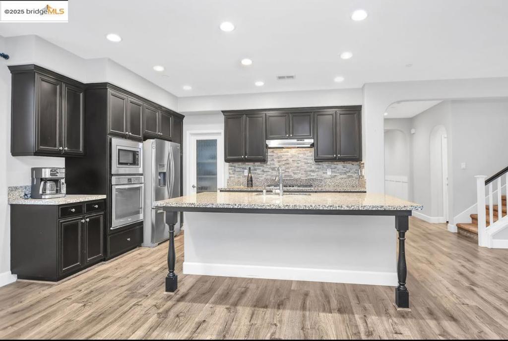 THE LAKES - Residential