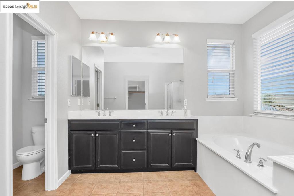 THE LAKES - Residential