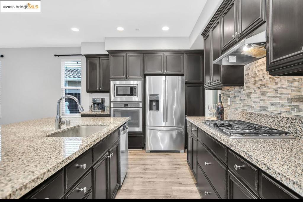 THE LAKES - Residential