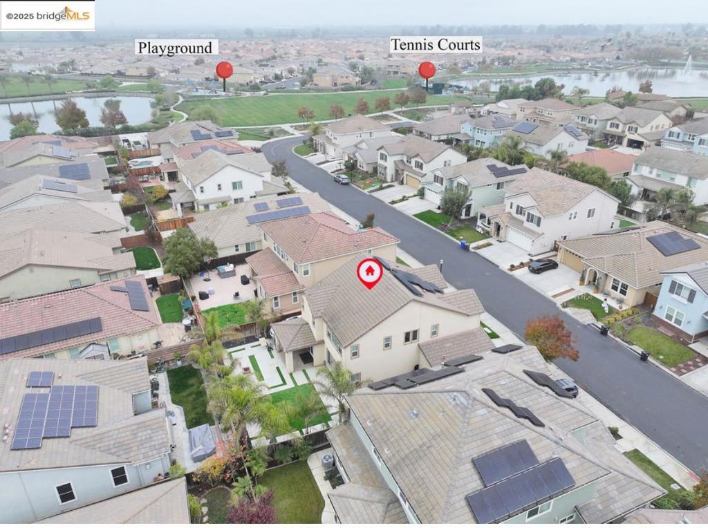 THE LAKES - Residential