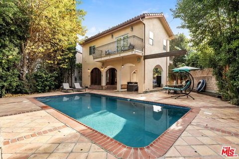 Photo of 12109 MAXWELLTON Road, Studio City, CA 91604 (MLS # 26639343)