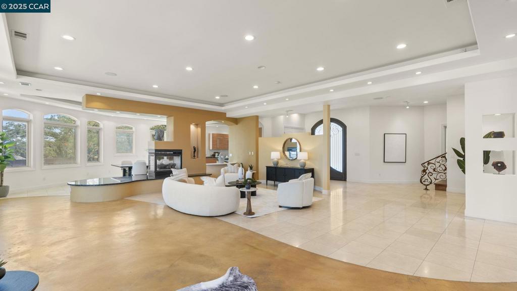 THE HILL - Residential