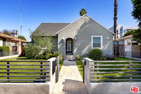 Photo of 4460 Stansbury Avenue, Sherman Oaks, CA 91423 (MLS # 26857973)
