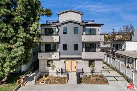 Photo of 10823 Morrison Street, North Hollywood, CA 91601 (MLS # 26834733)