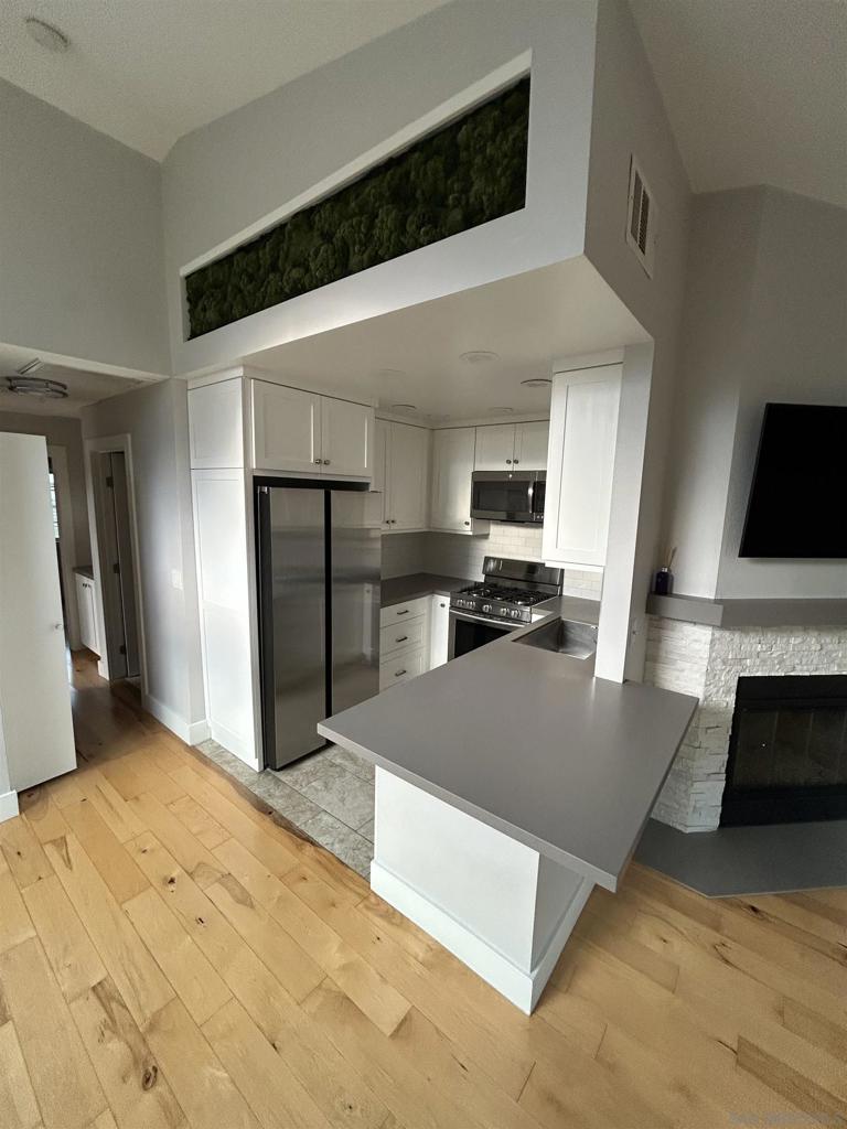 4672 Kansas Street 3