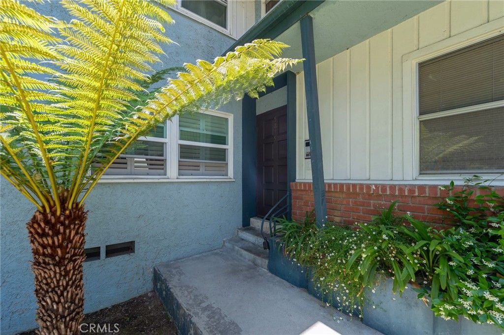 Photo of 5835 Bowcroft St #2, Los Angeles, CA 90016 (MLS # SB25245229)
