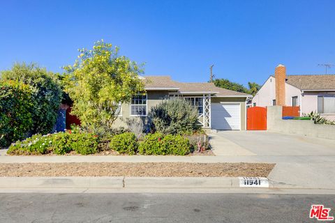 Photo of 11941 Aneta Street, Culver City, CA 90230 (MLS # 26833707)