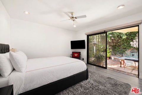 Tiny photo for 8941 Rosewood Avenue, Los Angeles, CA 90048 (MLS # 26103058)