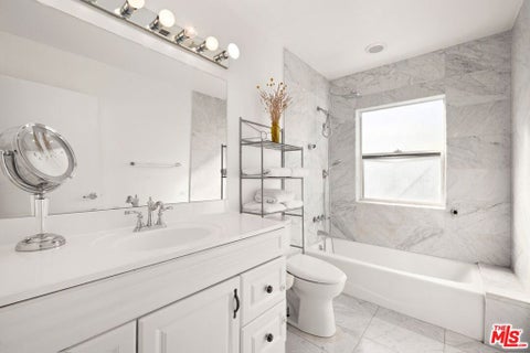 Tiny photo for 8941 Rosewood Avenue, Los Angeles, CA 90048 (MLS # 26103058)