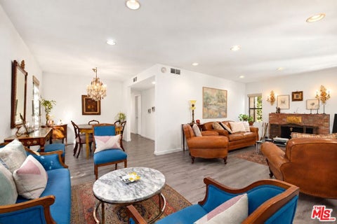 Tiny photo for 8941 Rosewood Avenue, Los Angeles, CA 90048 (MLS # 26103058)
