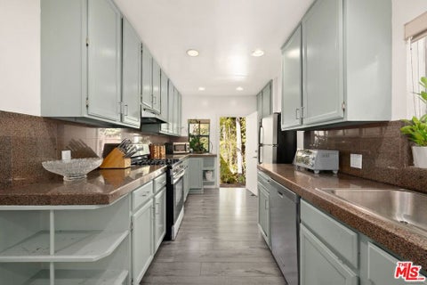 Tiny photo for 8941 Rosewood Avenue, Los Angeles, CA 90048 (MLS # 26103058)
