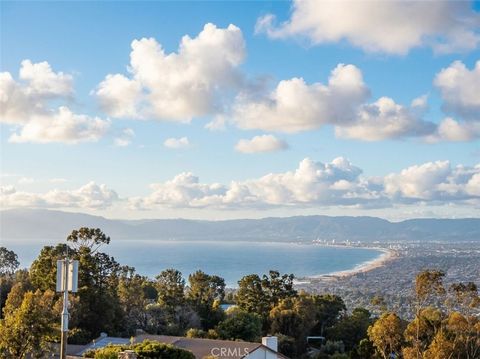 Photo of 11 Avenida De Magnolia, Rancho Palos Verdes, CA 90275 (MLS # PV26116791)