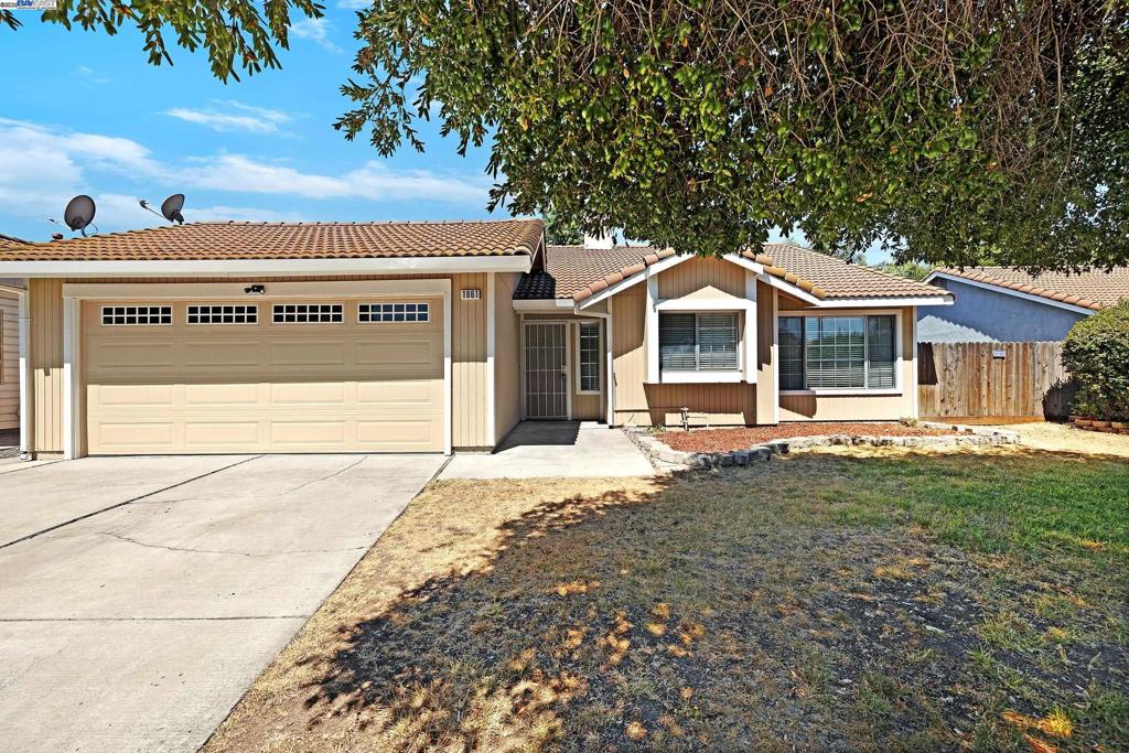 Darling One Level Home. New interior paint and carpeting. Comfortable floor plan. Cozy fireplace in the living room, Formal dining area, breakfast bar. Covered patio. Minutes from the central downtown area.
